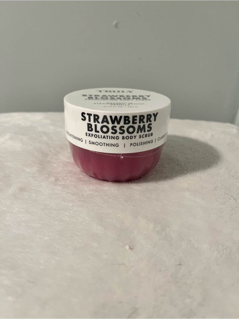 Truly Strawberry Blossoms Exfoliating Body Scrub New & Sealed - 8.79 fl oz/ 260g